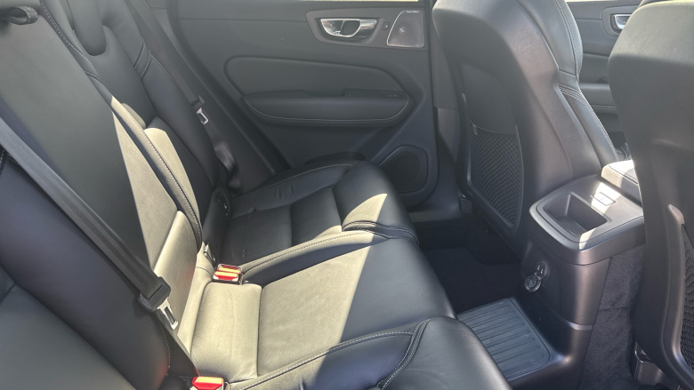 Volvo XC60 2.0 T8 [455] RC PHEV Ultimate Dark 5dr AWD Gtron Estate